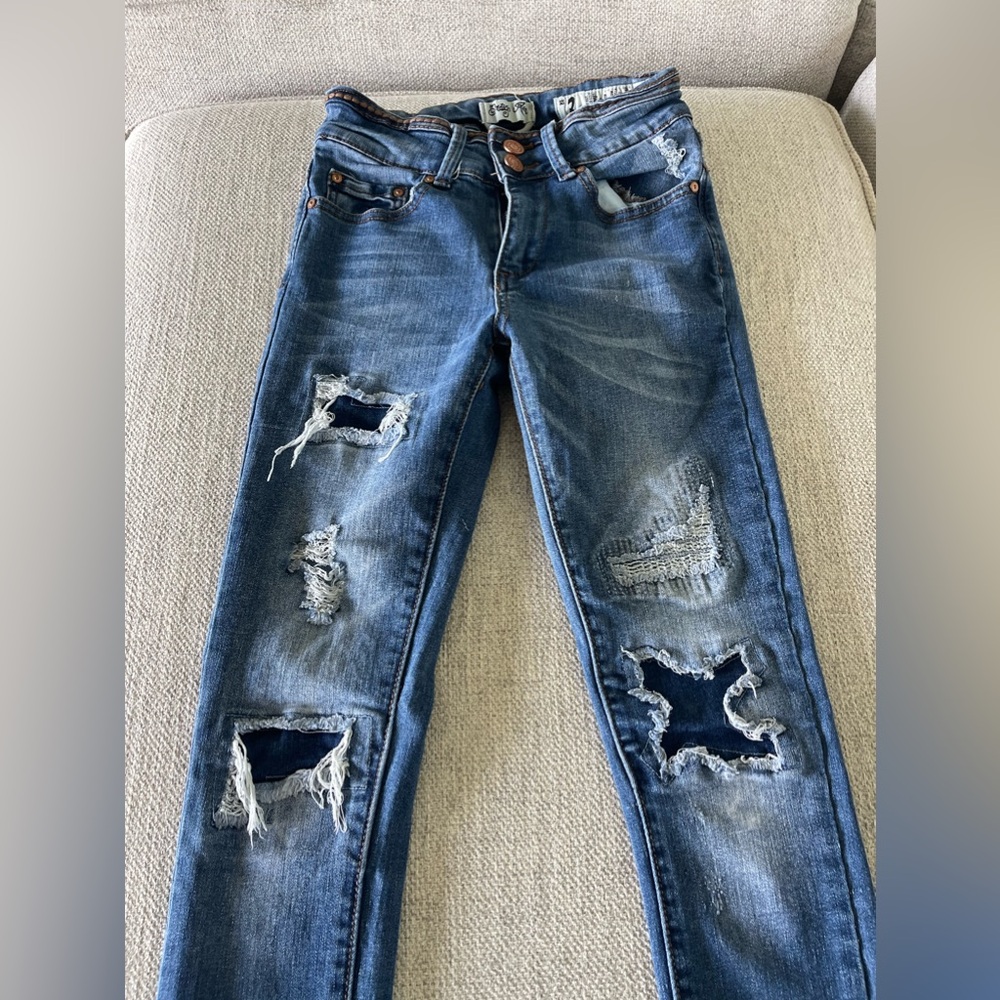 Indigo Rein distressed Ankle Jeans